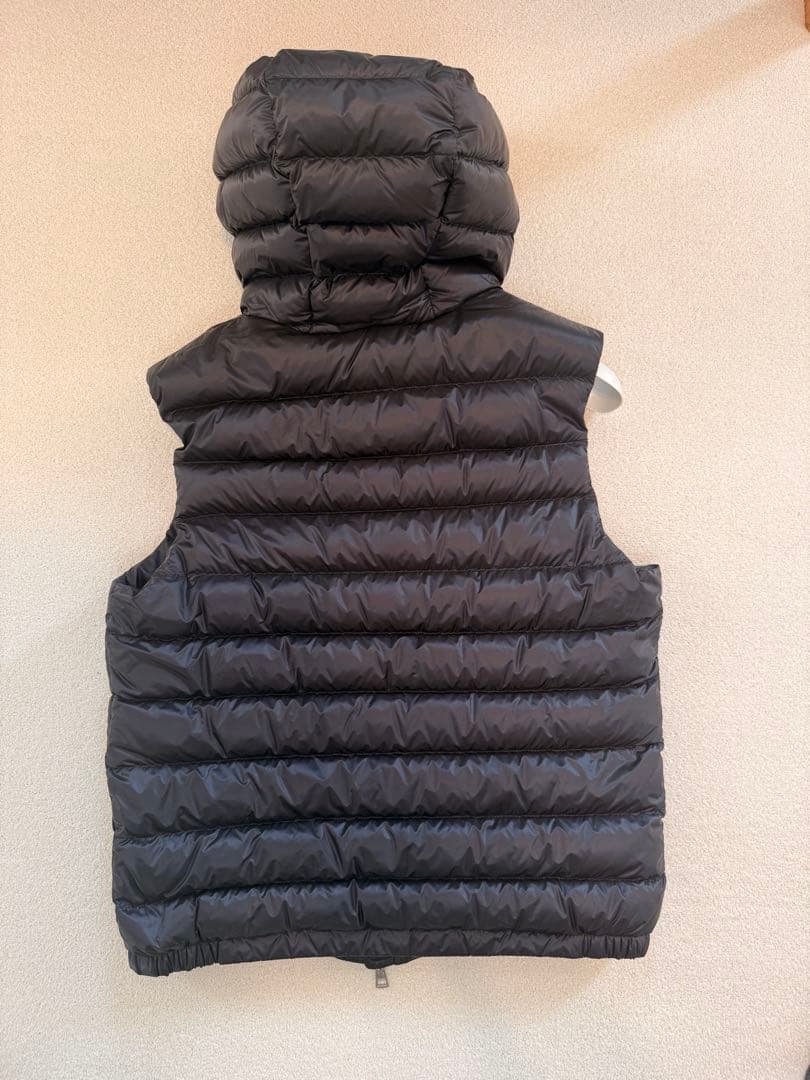 Moncler モンクレール　ダウンベスト 黒/赤/白　美品