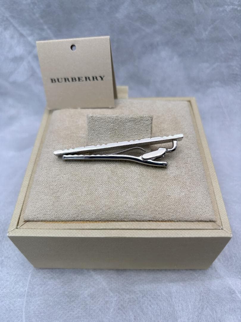 極美品　BURBERRY　バーバリー　ノバチェックデザイン　ネクタイピン　箱付き