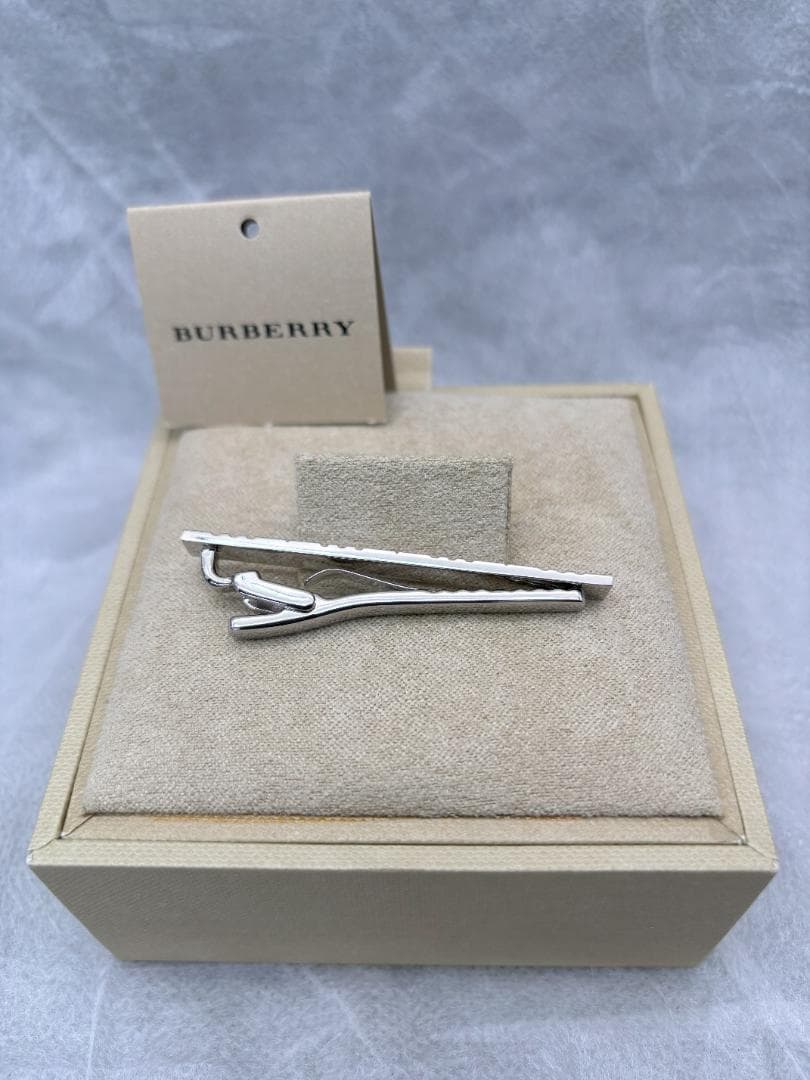 極美品　BURBERRY　バーバリー　ノバチェックデザイン　ネクタイピン　箱付き