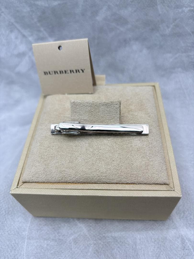 極美品　BURBERRY　バーバリー　ノバチェックデザイン　ネクタイピン　箱付き
