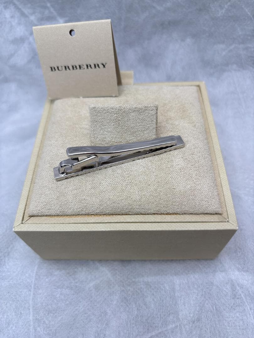 極美品　BURBERRY　バーバリー　ノバチェックデザイン　ネクタイピン　箱付き