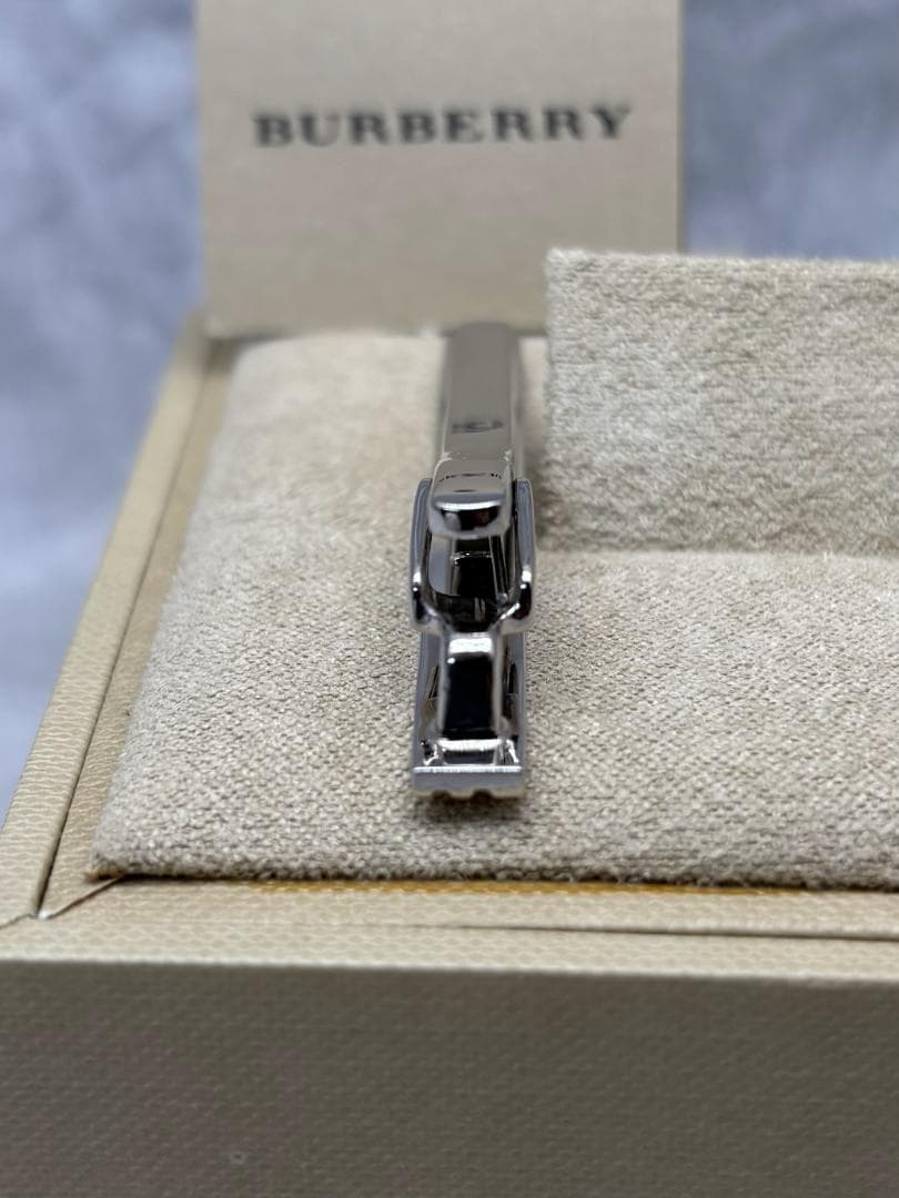 極美品　BURBERRY　バーバリー　ノバチェックデザイン　ネクタイピン　箱付き