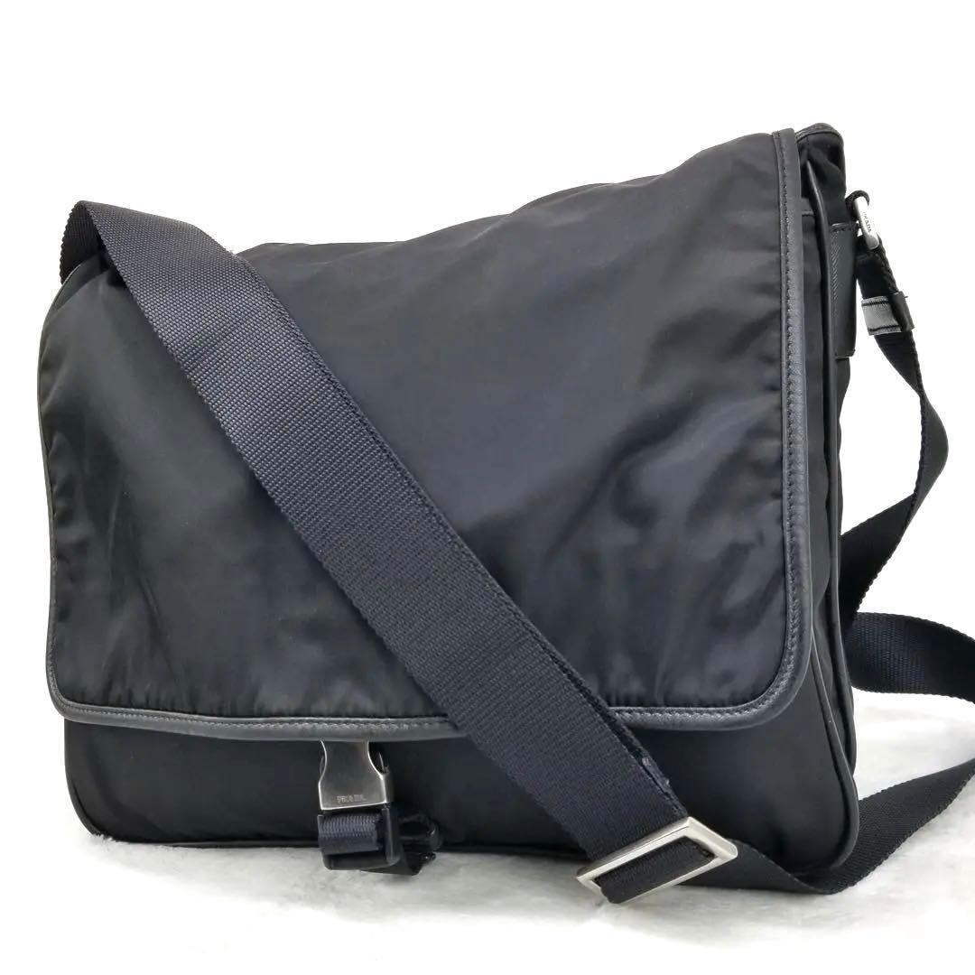 プラダ　ナイロン製 ブラック メッセンジャーバッグ