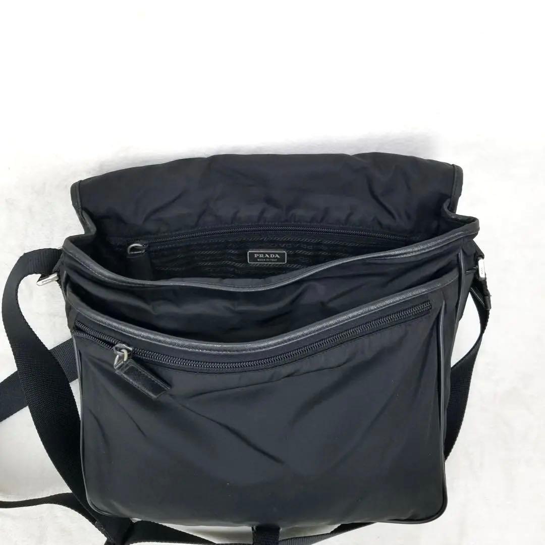 プラダ　ナイロン製 ブラック メッセンジャーバッグ
