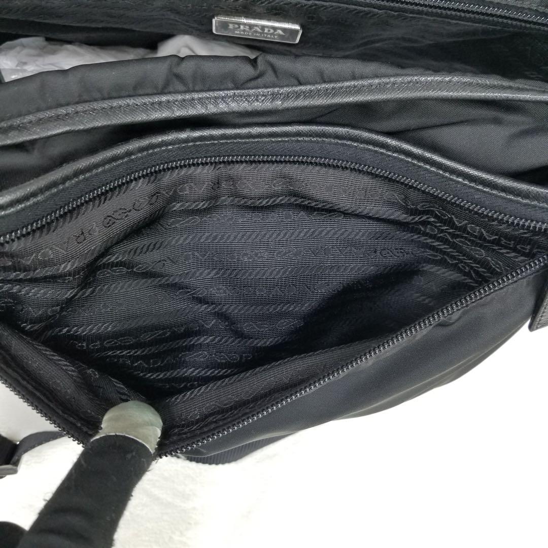 プラダ　ナイロン製 ブラック メッセンジャーバッグ