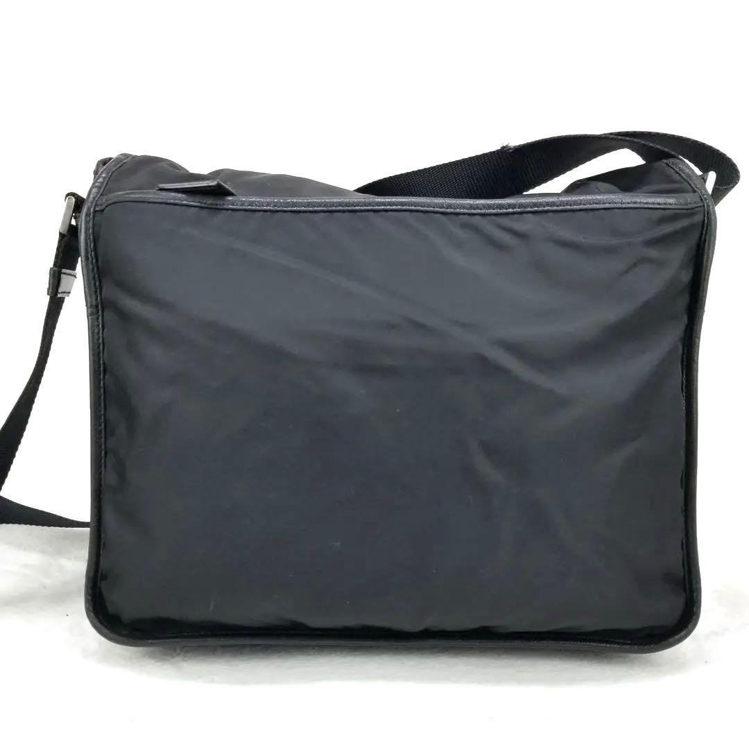 プラダ　ナイロン製 ブラック メッセンジャーバッグ