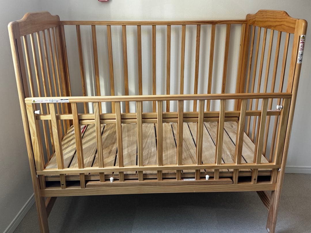 【町田・相模原市内直接取引限定】カトージ ハイシートベビーベッド