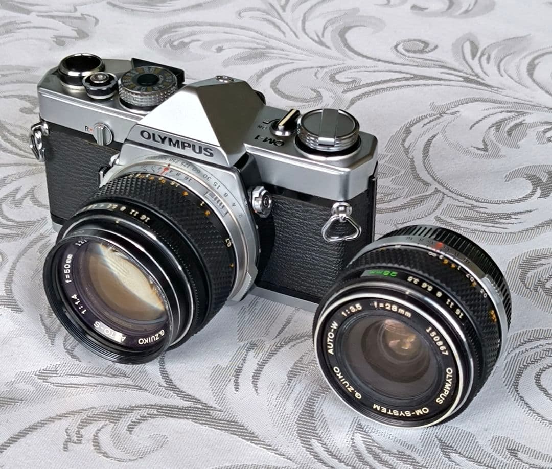 オリンパス OM -1　一眼レフフィルムカメラ レンズ標準50mm広角28 mm