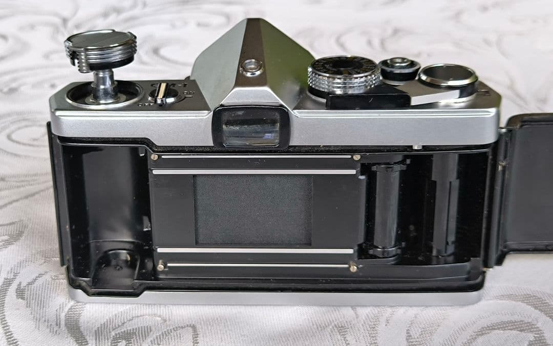 オリンパス OM -1　一眼レフフィルムカメラ レンズ標準50mm広角28 mm