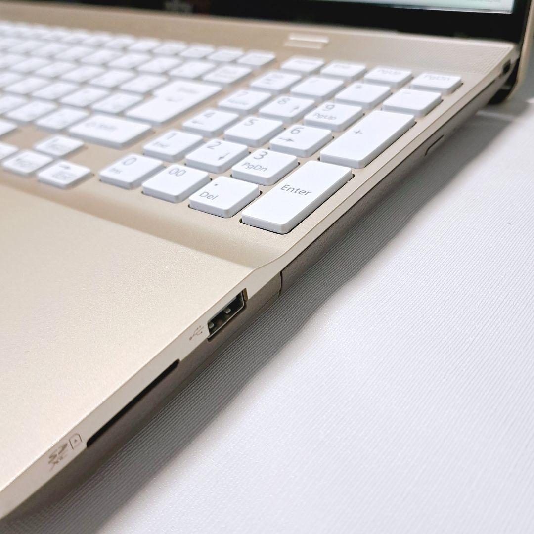 I95 富士通ノートパソコン ゴールド 第7世代i3/SSD Windows11
