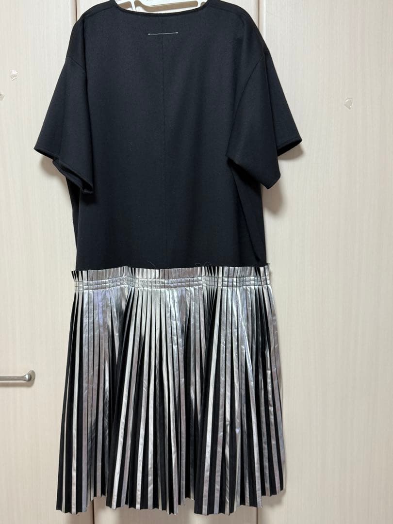 MM6 メゾンマルジェラ独創的なデザイン　半袖ワンピース！メイドインイタリア