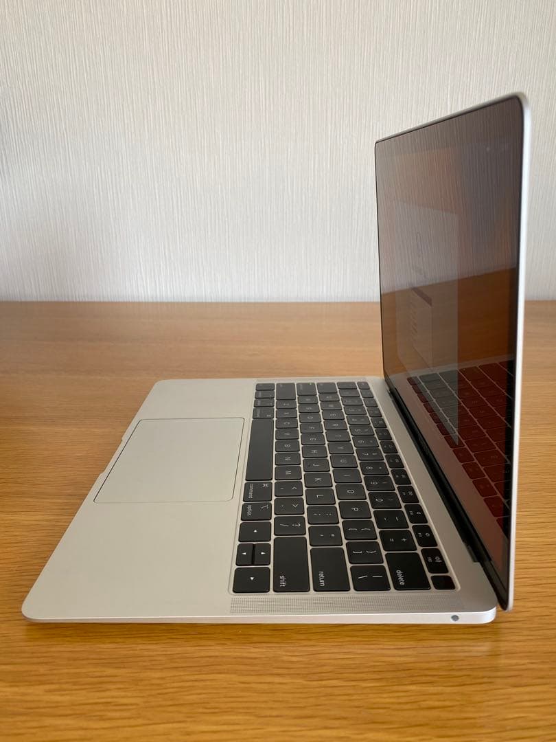 美品　MacBook Air 2018 未使用に近い　MacBook本体