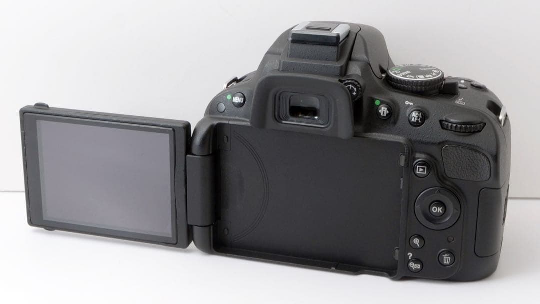 S数100回未満！Nikon D5100★初心者向け★転送OK★普段使いに最適