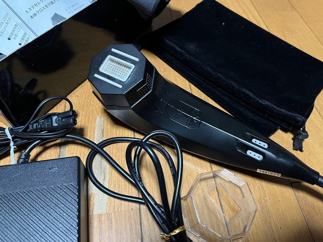 【正規購入品】LEDitch 美顔器 LED機能搭載 収納ポーチ付き