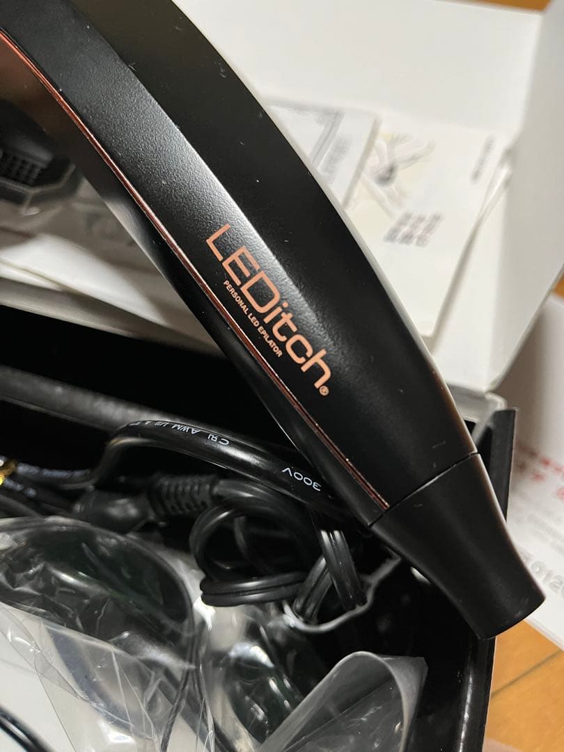 【正規購入品】LEDitch 美顔器 LED機能搭載 収納ポーチ付き