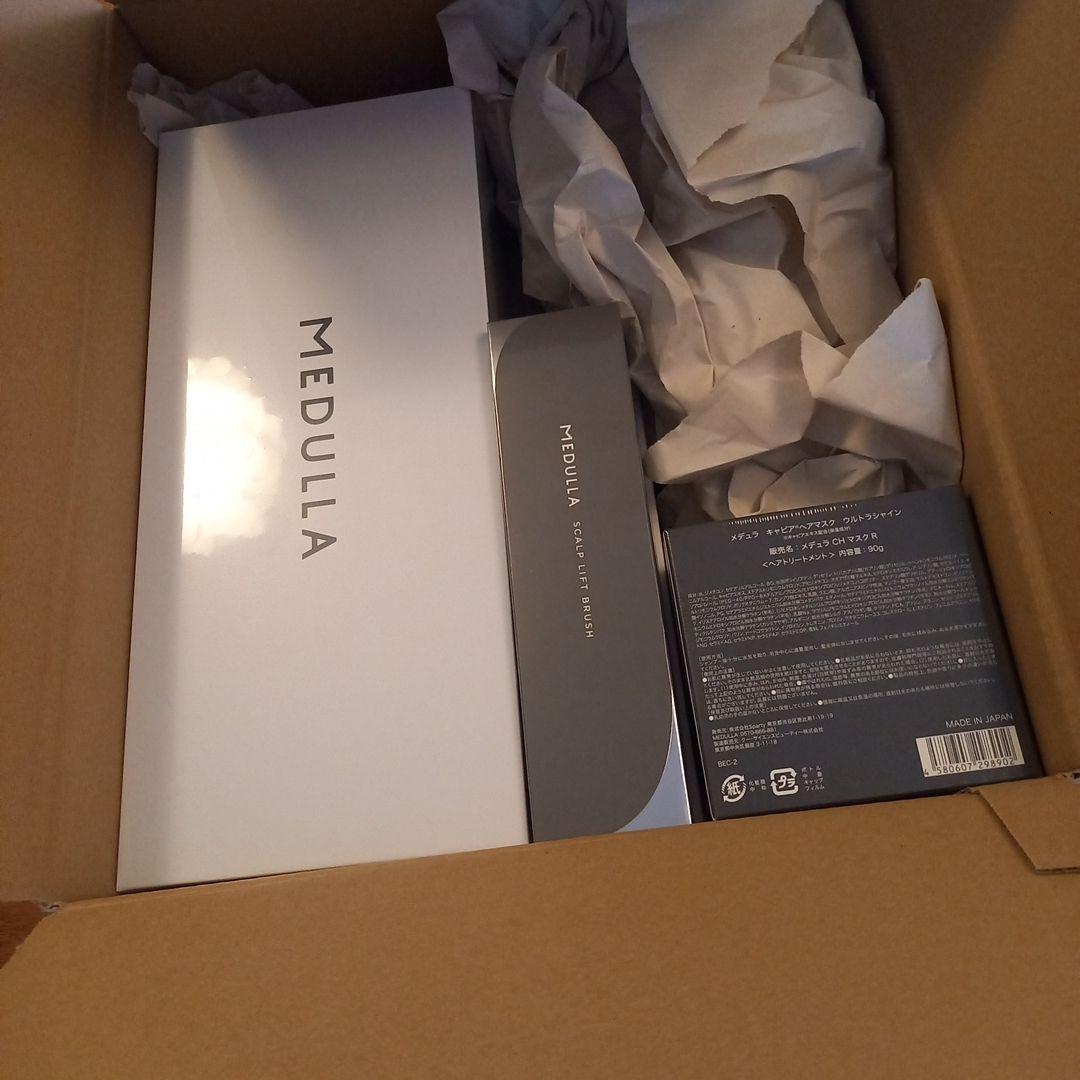 MEDULLA 新品 シャンプー、トリートメント くしつきです。今年届きました