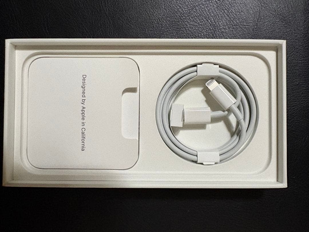 Apple iPhone 13 スターライト　本体　256GB