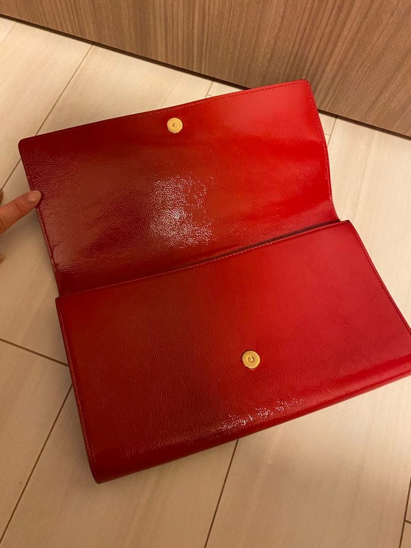ど*☆様 美品　YSL 赤 レザー クラッチバッグ 保存袋付き