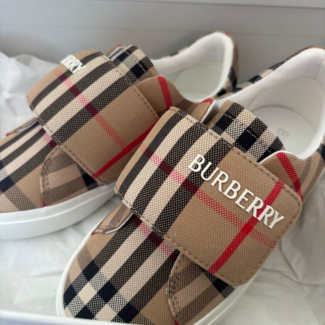 未使用 BURBERRY キッズスニーカー箱付き