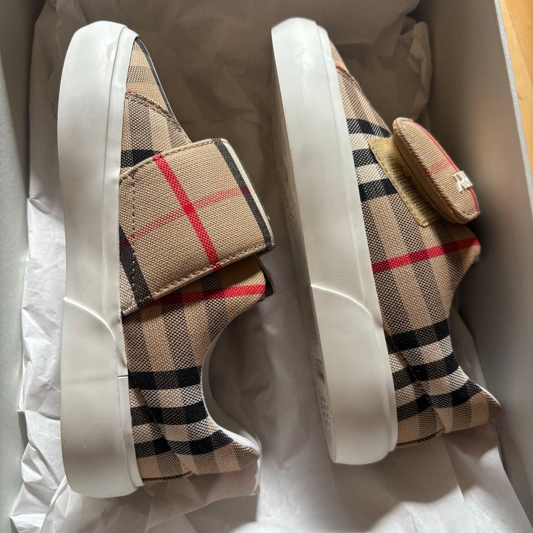 未使用 BURBERRY キッズスニーカー箱付き