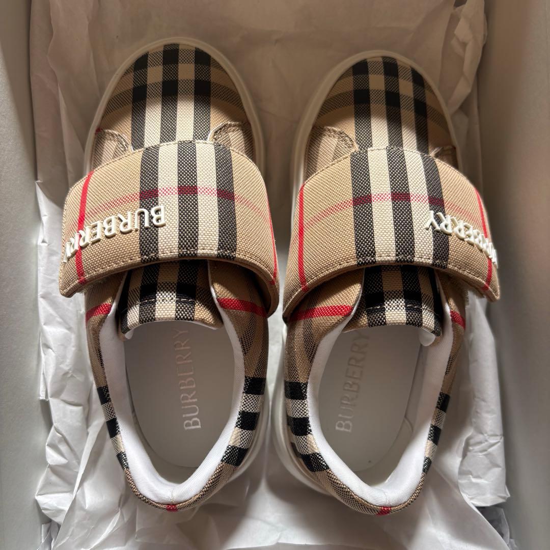 未使用 BURBERRY キッズスニーカー箱付き