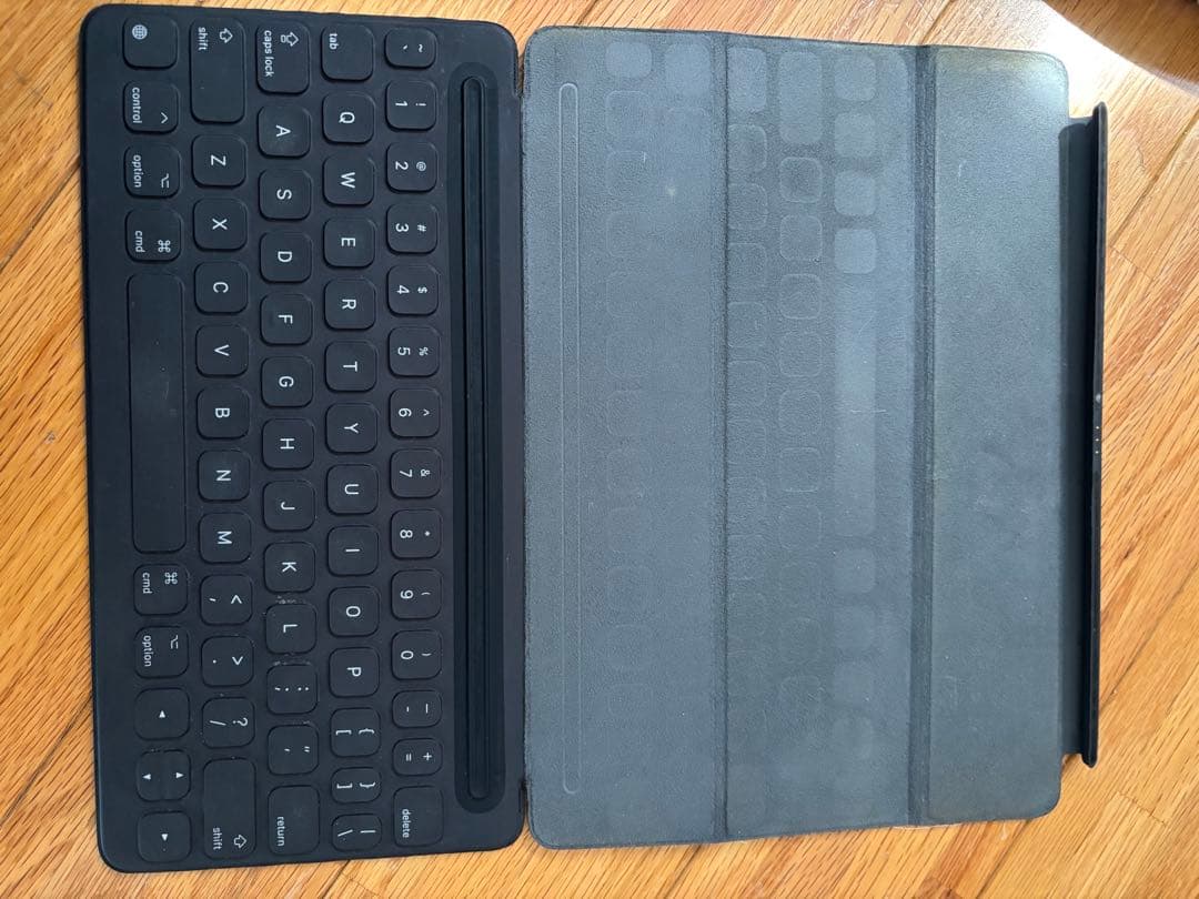 iPadPro10.5 2017 MPHG2J/A 256GB 中古品 ケース付