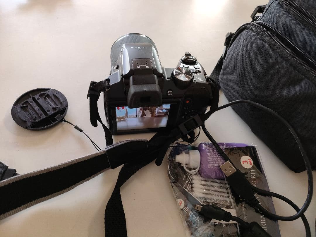 フジフイルムfinepixs8400