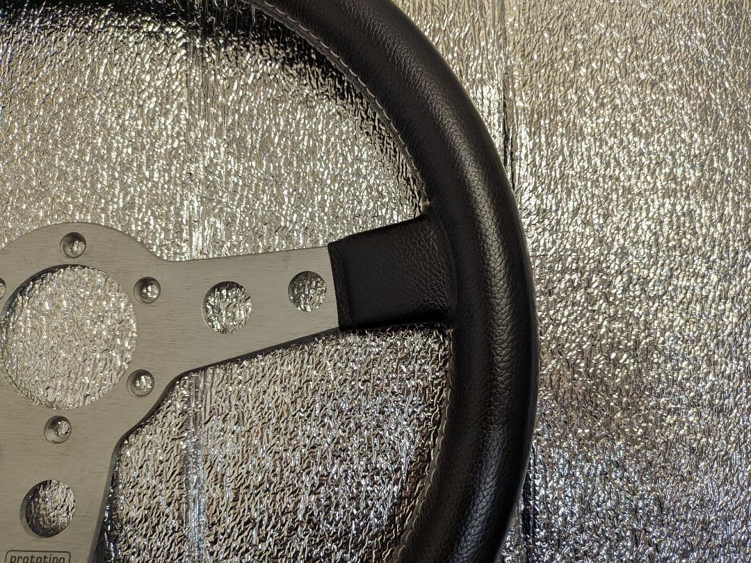 MOMO prototipo ステアリング イタリア製