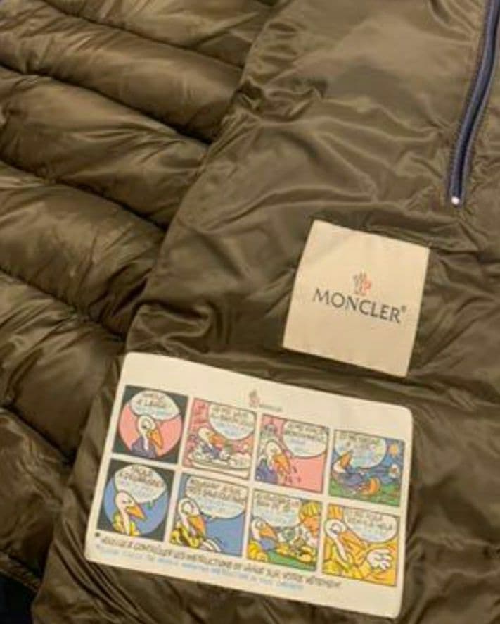 MONCLER 　ネイビー フード付きダウンベスト　サイズ2