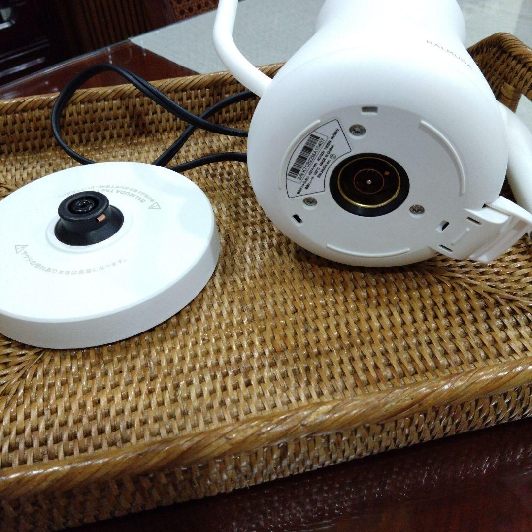 バルミューダ　ホワイト 電気ケトル スポットデザイン
