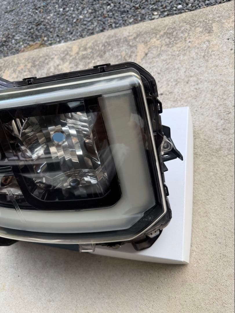 ダイハツ　LA700S ウェイク　右ヘッドランプユニット　中古