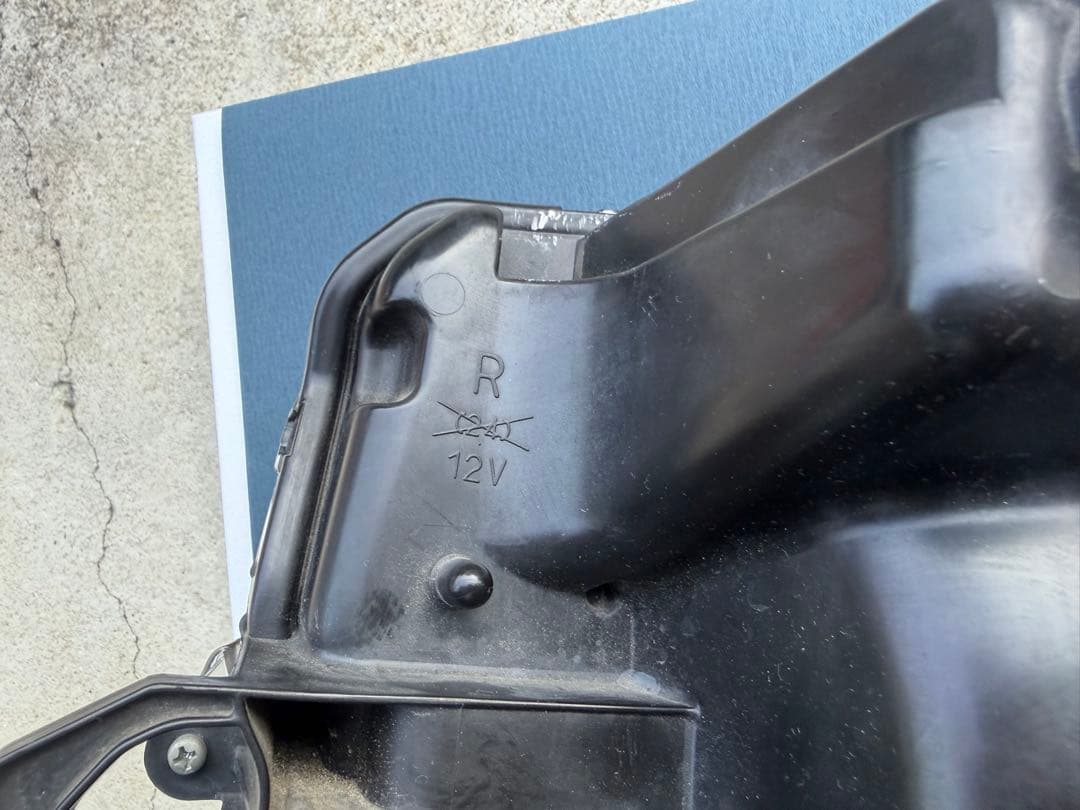 ダイハツ　LA700S ウェイク　右ヘッドランプユニット　中古