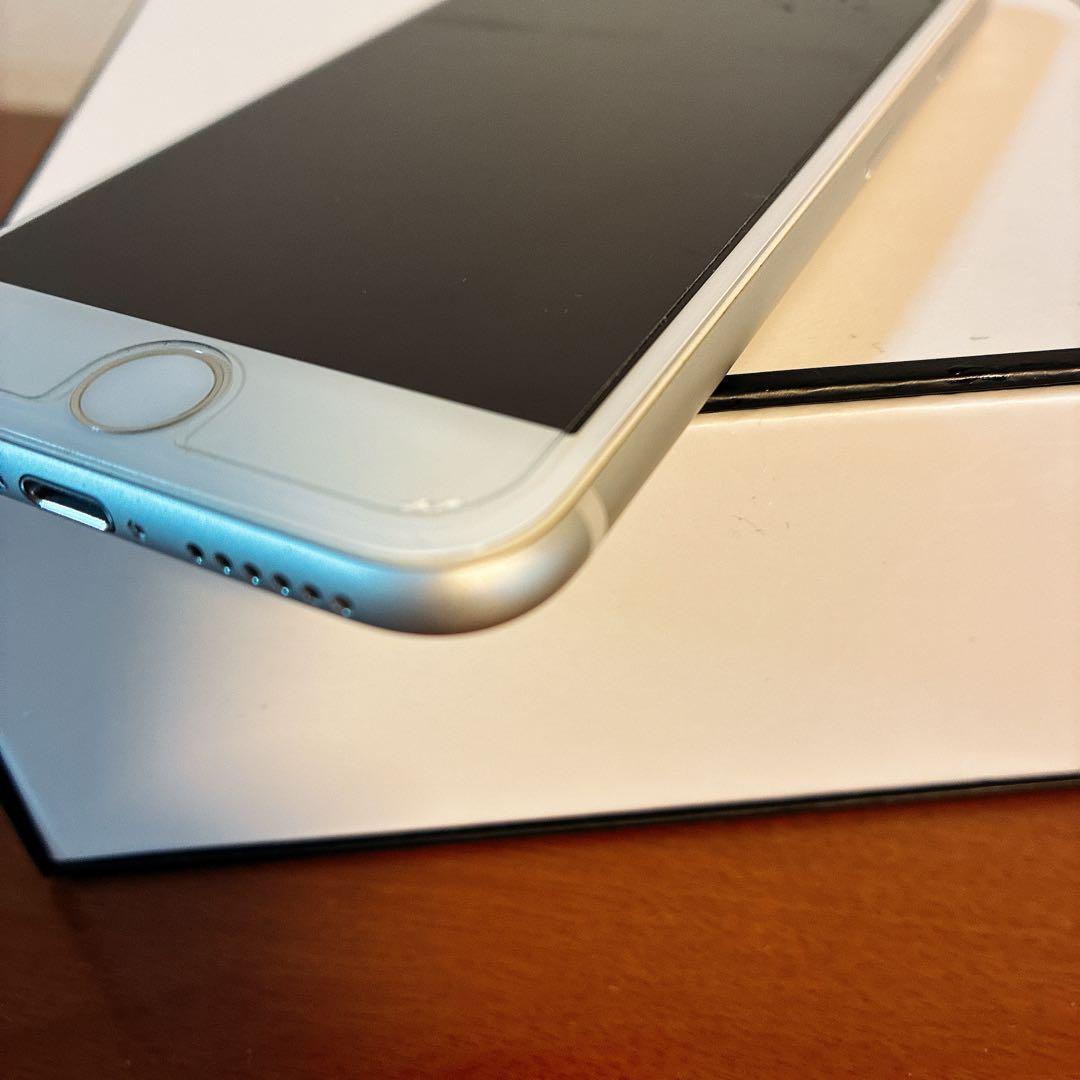 【極美品】iPhone8 64GB シルバー Apple SIMフリー