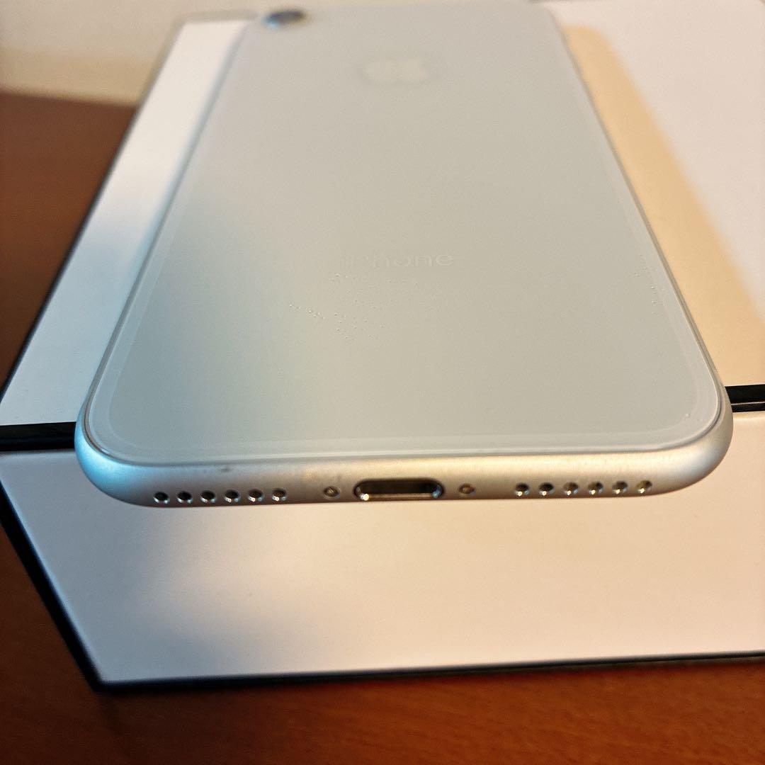 【極美品】iPhone8 64GB シルバー Apple SIMフリー