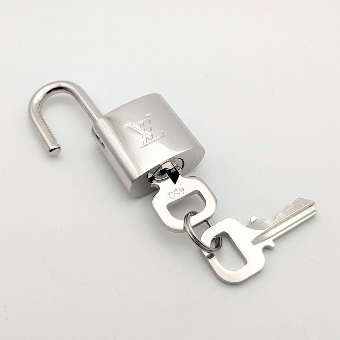 未使用品 ルイヴィトン LV シルバー カデナ パドロック 南京錠 450番