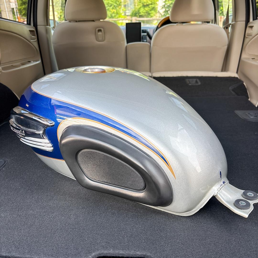 カワサキ W650タンク ギャラクシーシルバー×ルミナスポラリスブルー美品