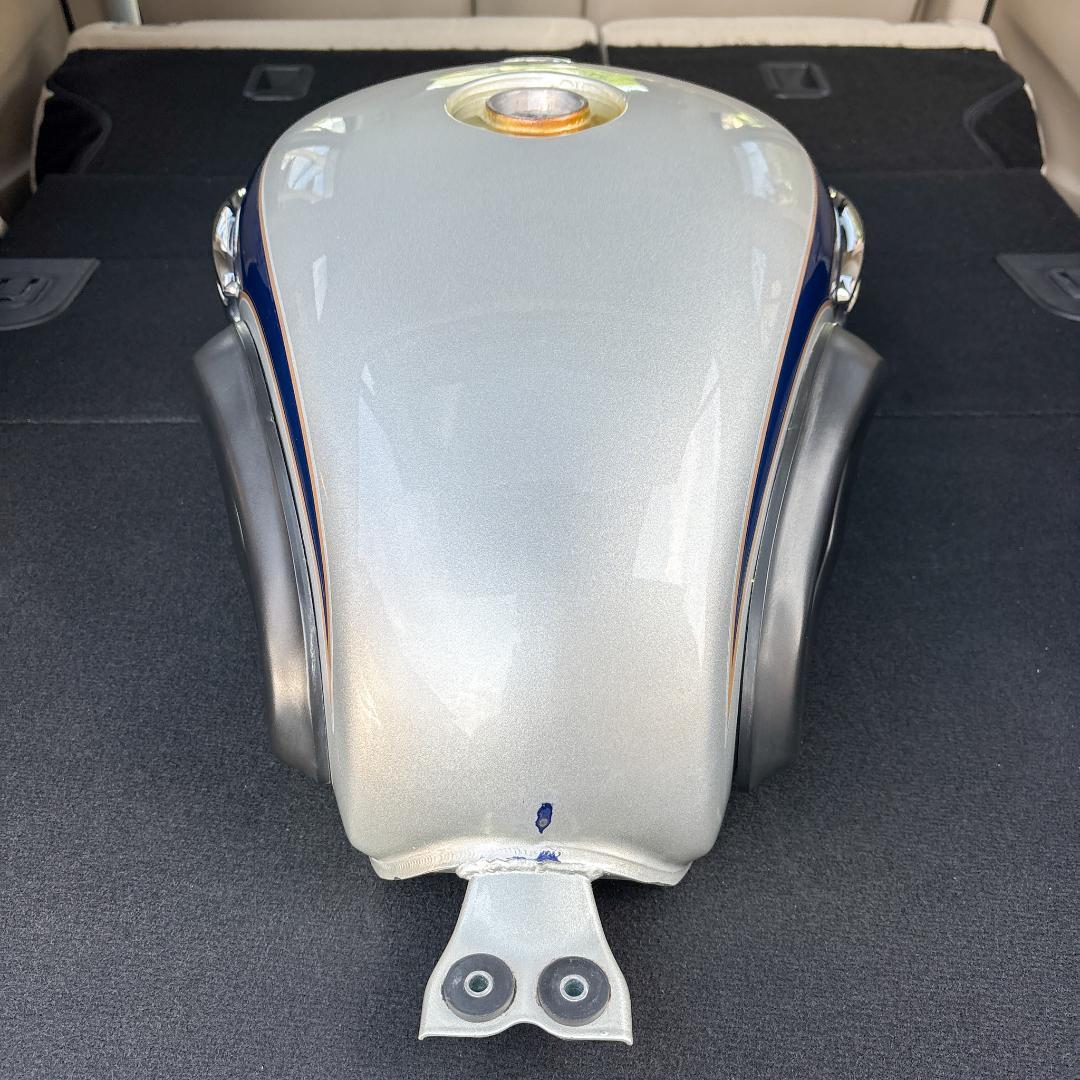 カワサキ W650タンク ギャラクシーシルバー×ルミナスポラリスブルー美品