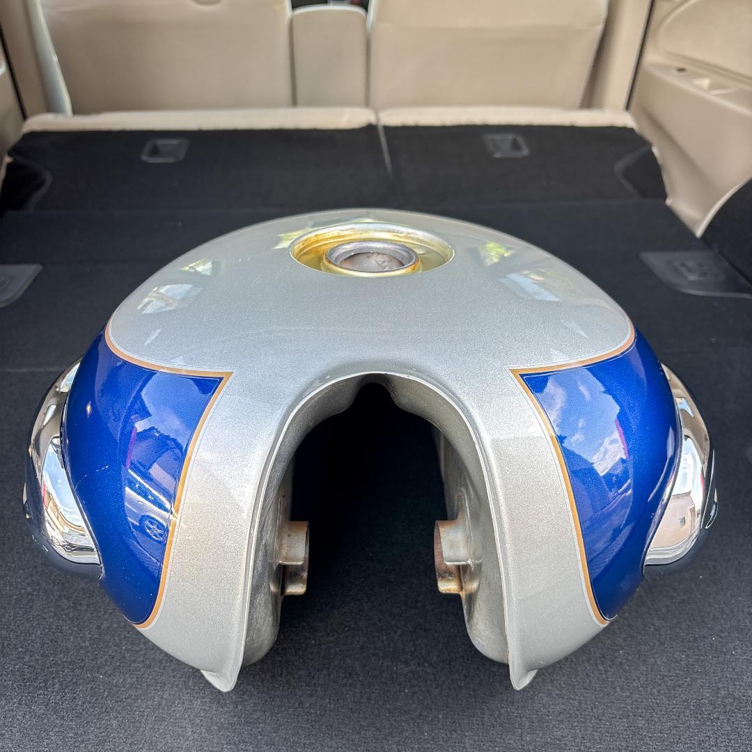 カワサキ W650タンク ギャラクシーシルバー×ルミナスポラリスブルー美品