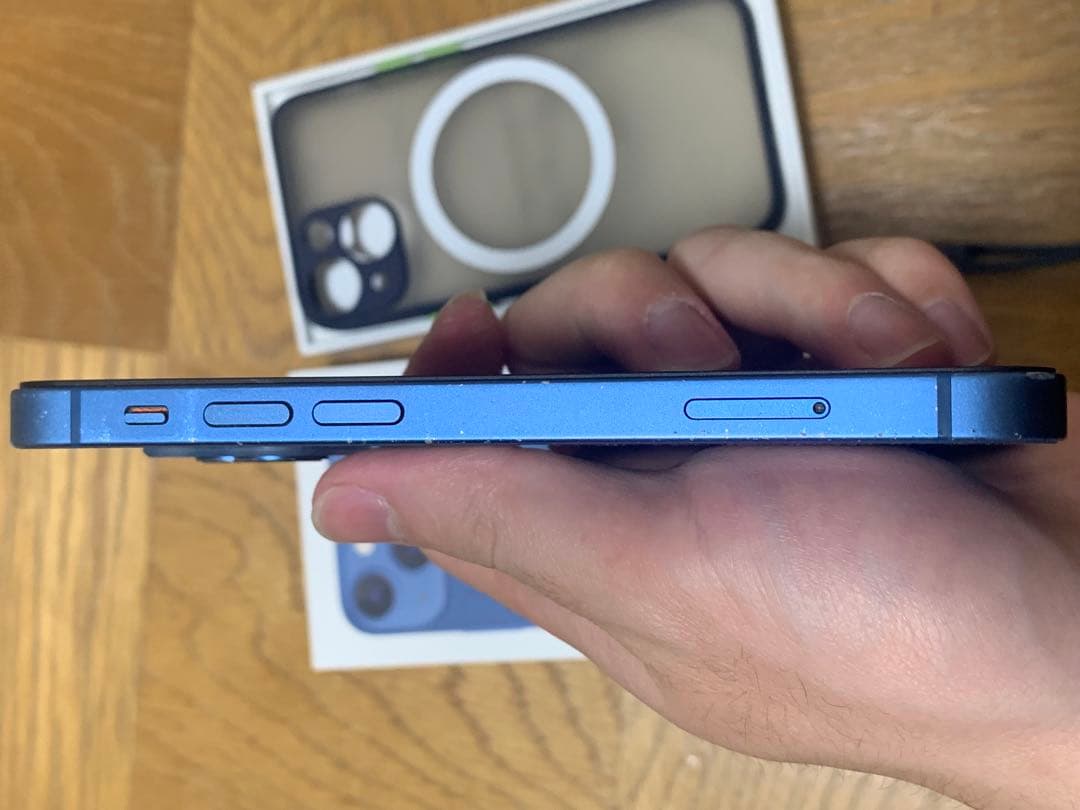 iPhone 13 mini、128GBストレージ、青色。