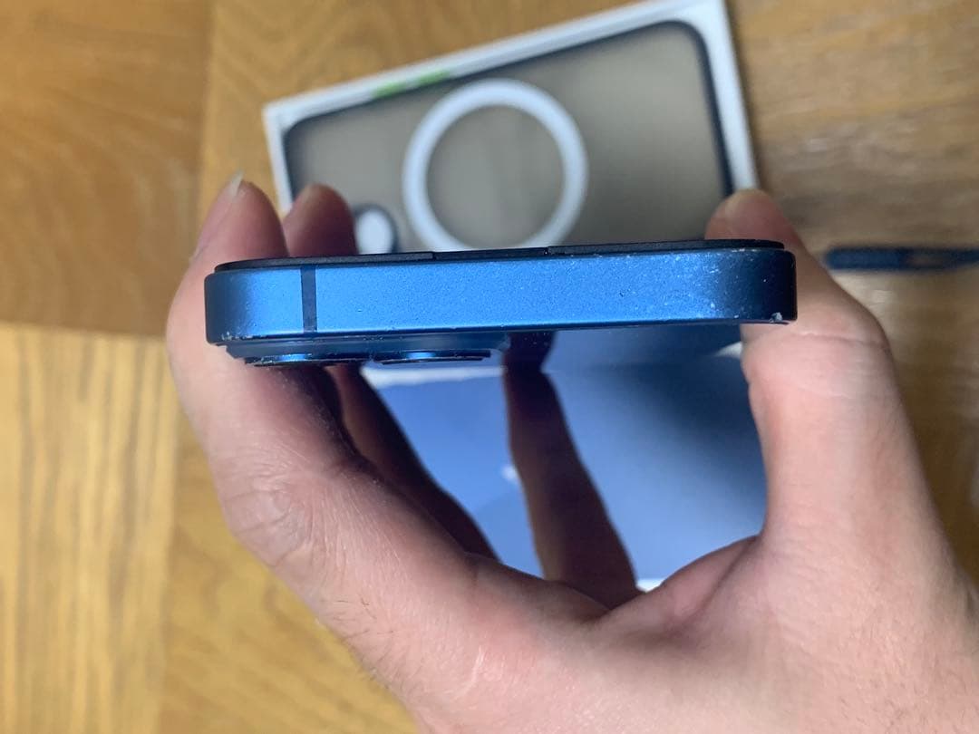 iPhone 13 mini、128GBストレージ、青色。