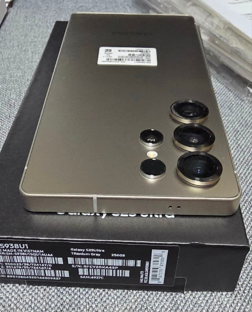 【美品】Samsung Galaxy S25 Ultra 本体 おまけ付き