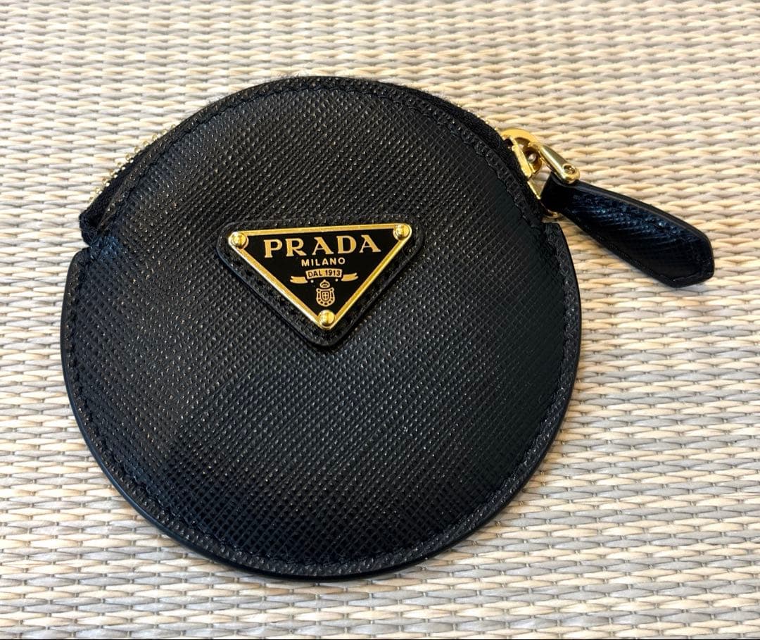美品 PRADA サフィアーノ トライアングル ケース