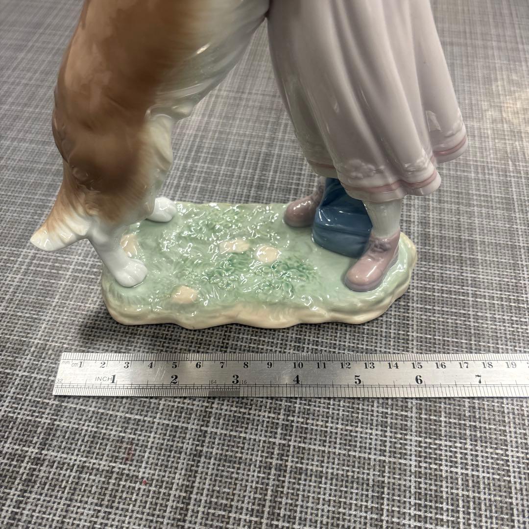 さら　リヤドロ　少女と犬の陶器フィギュア