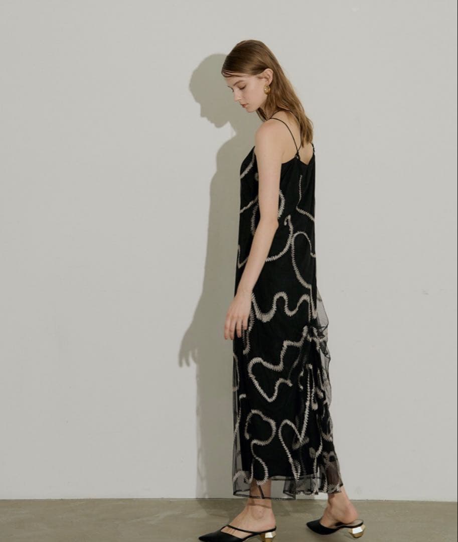 LE’RURE/ Grafitti back drape cami dress