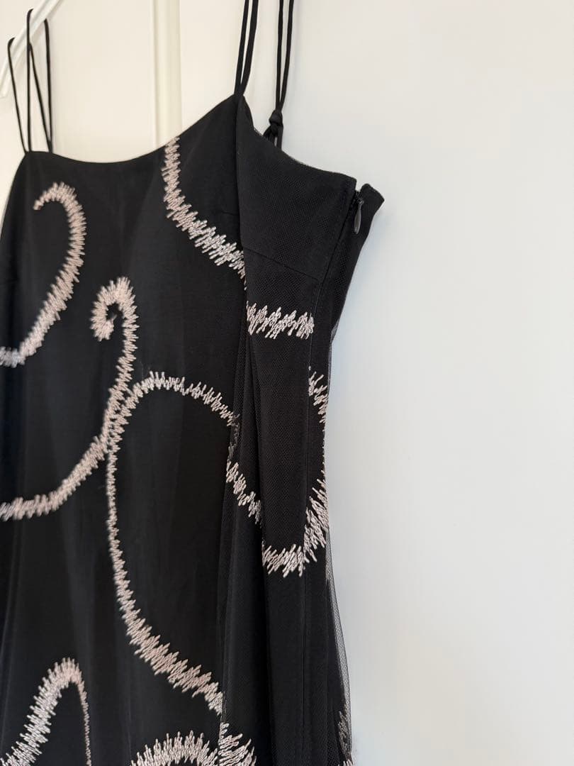 LE’RURE/ Grafitti back drape cami dress