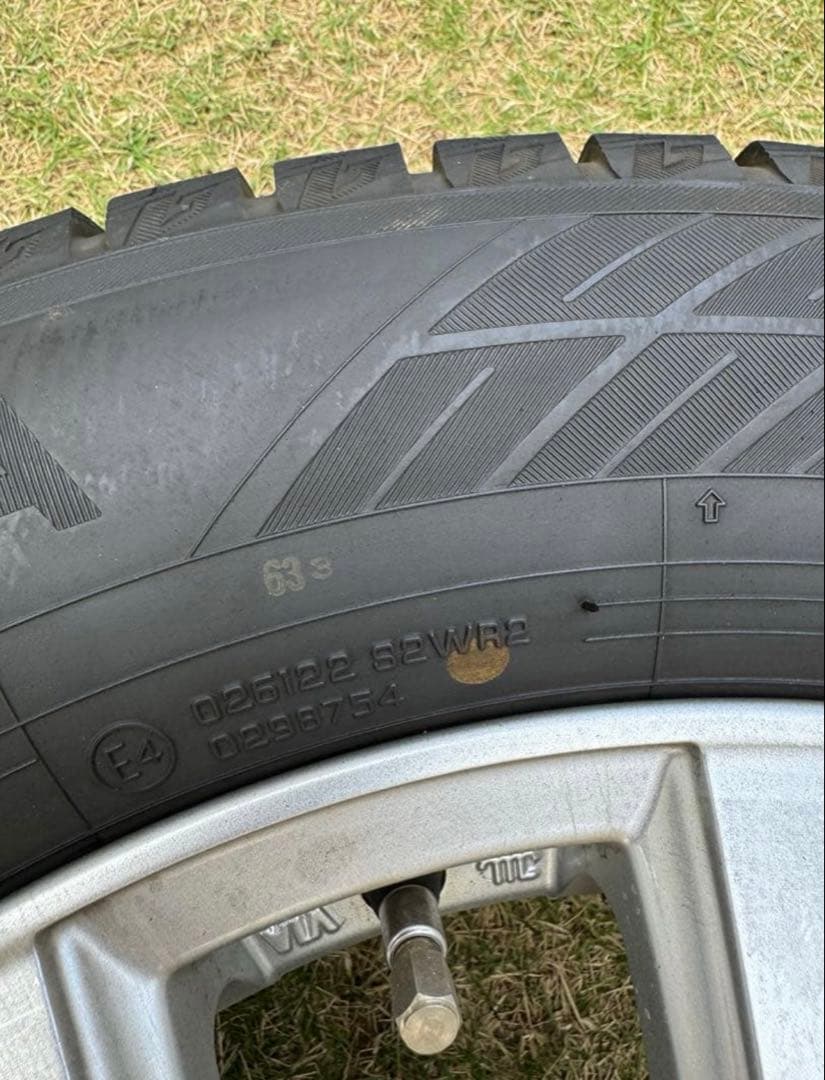 SUV用スタッドレスタイヤ　4本セット　ナット・スペーサー付