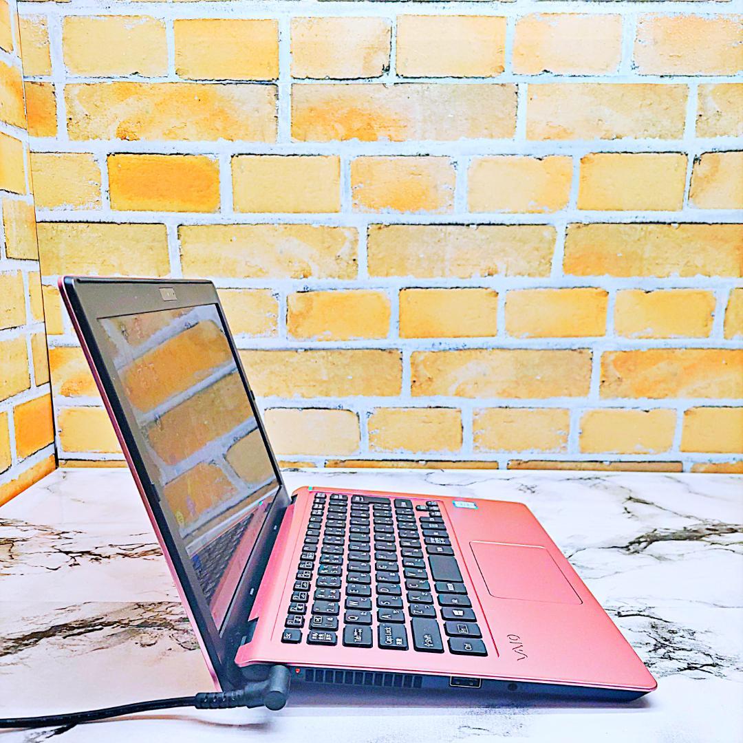 レアなピンク❤️ノートパソコン❣️Core-i3☘️爆速SSD✨軽量・コンパクト