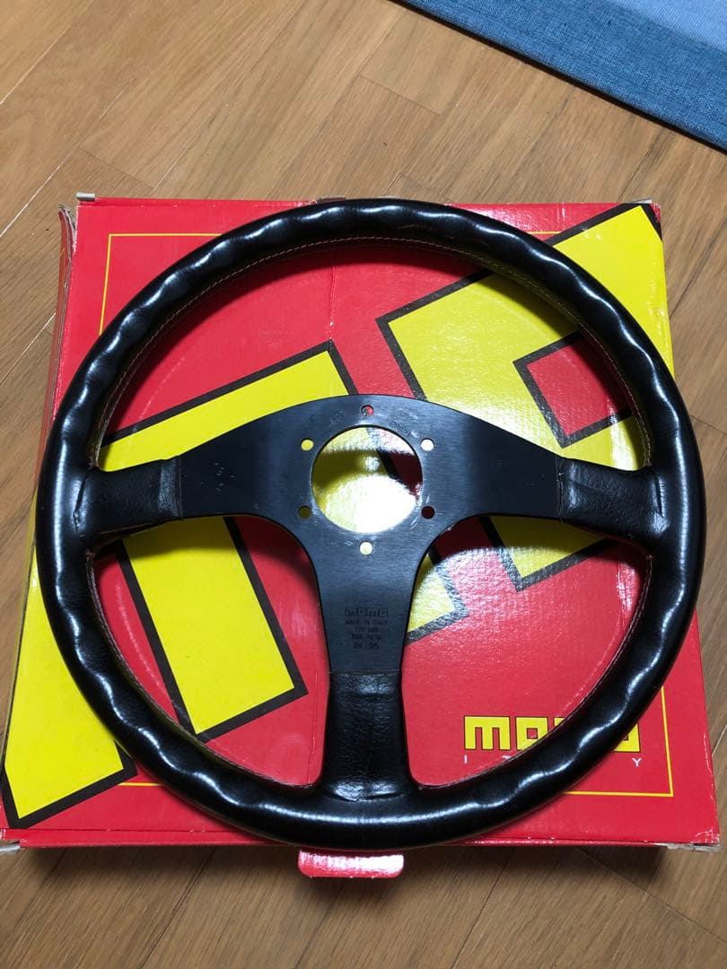 MOMO ステアリング　TYP-D35