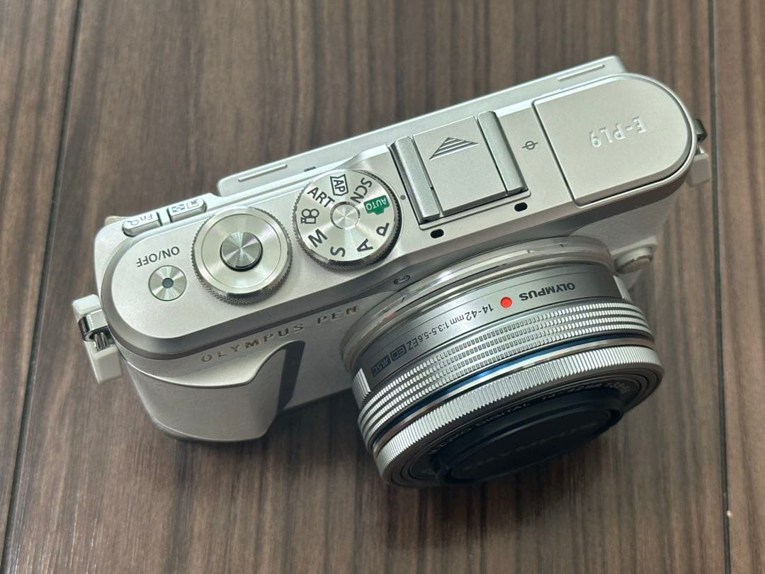 おまめ 【極美品】OLYMPUS PEN E-PL9 ホワイト レンズ付き