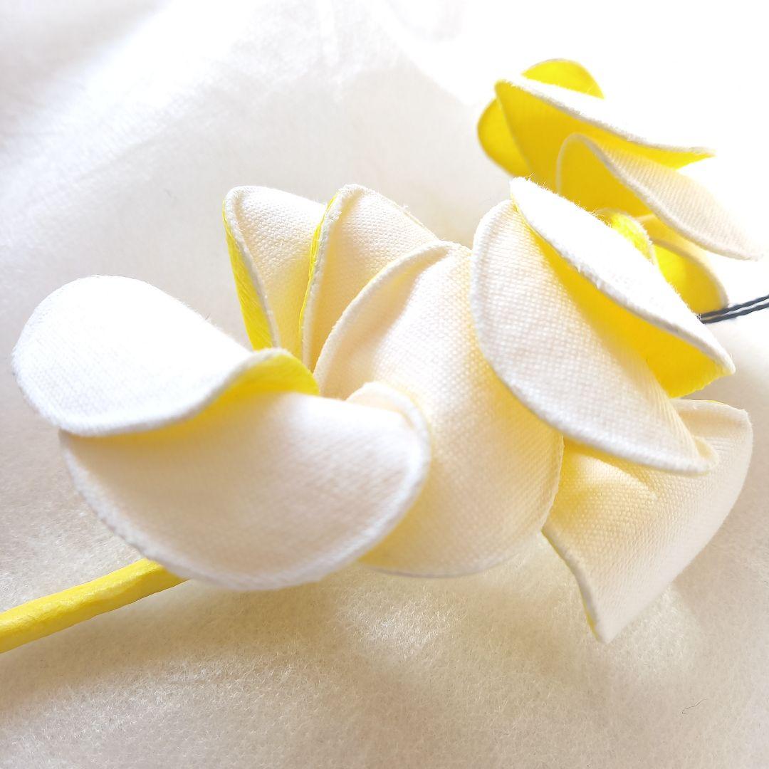 未使用 コサージュピンブローチ ホワイトイエロー マディソンブルー アクセサリー